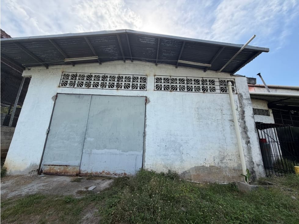 SE VENDE LOCAL COMERCIAL EN CHAME BEJUCO 240 M2 - 1