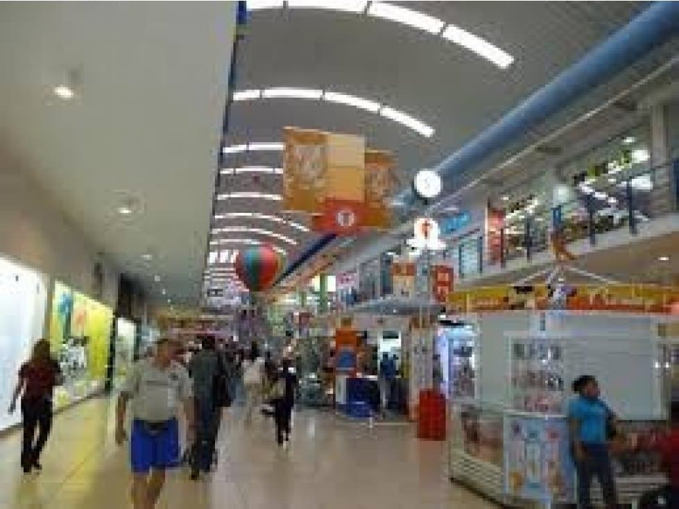 VENDO EXCELENTE LOCAL - SUPER PRECIO - ALBROOK MALL - 1