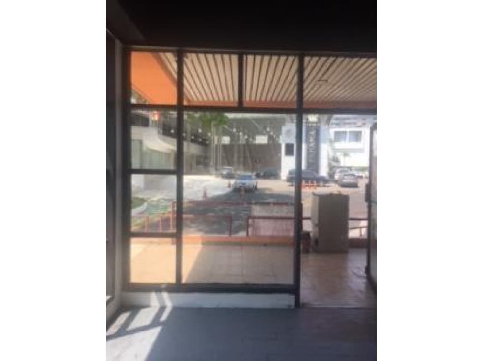 Se Vende excelente Local en Vía Veneto. En frente del Hotel Panamá - 1