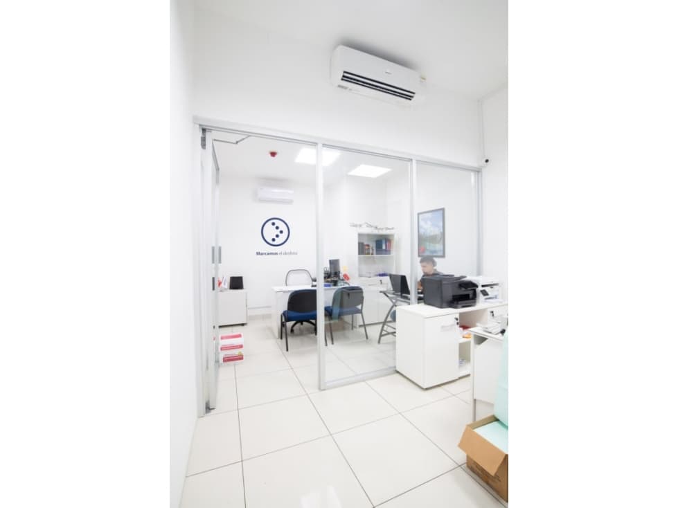 SE VENDE Local en Avenida Balboa >>80mt2<< - 1