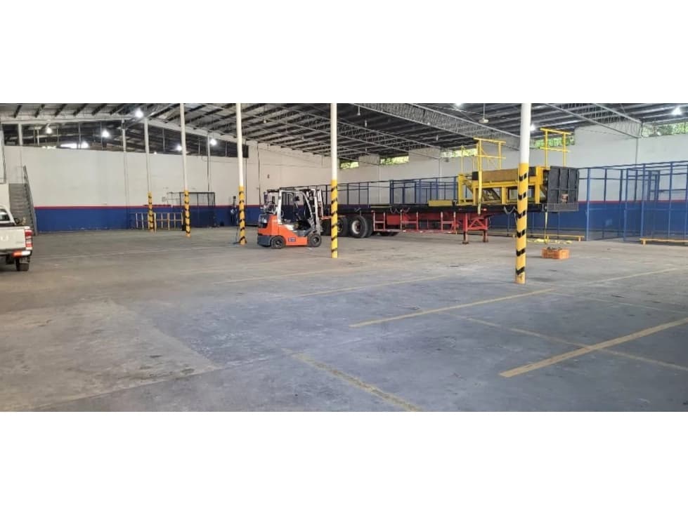 Locales comerciales en David | Se alquila galera de 1400 m2 - 1