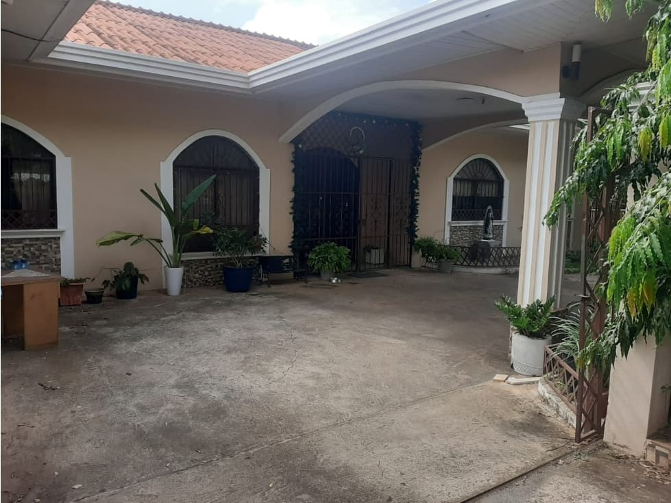 VENTA DE HERMOSA CASA EN CHITRE - 1
