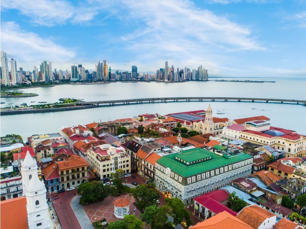 VENTA EDIFICIO EN CASCO ANTIGUO CON LOCALES DE 3 NIVELES - 1