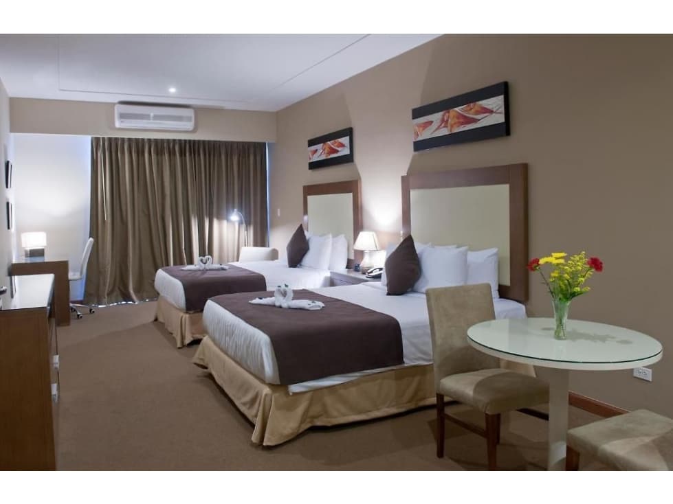 VENDO HOTEL EN CIUDAD DE PANAMA DE 300HABITACIONES - 1