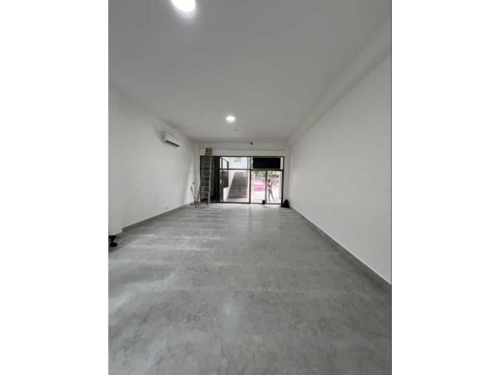 Alquiler de Local Comercial en Planta Baja. Clayton. Cod-J107 - 1