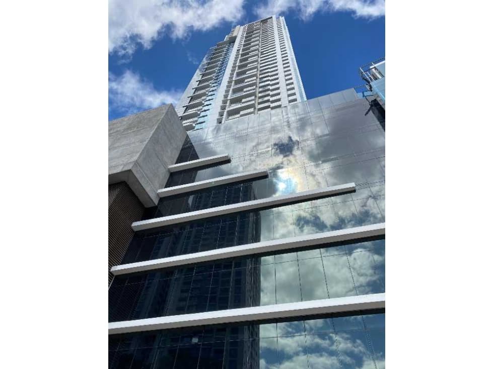 ALQUILER LOCALES AV. BALBOA PH YACHT - 1