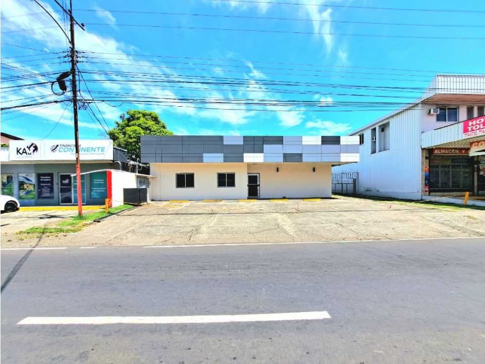 EDIFICIO AMPLIO EN EL CENTRO DE DAVID - 1