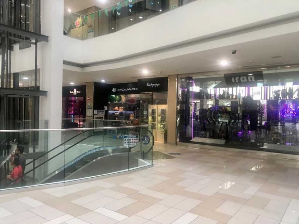 LOCAL DE ATRIO MALL EN VENTA MUY POR DEBAJO DEL AVALUO - 1