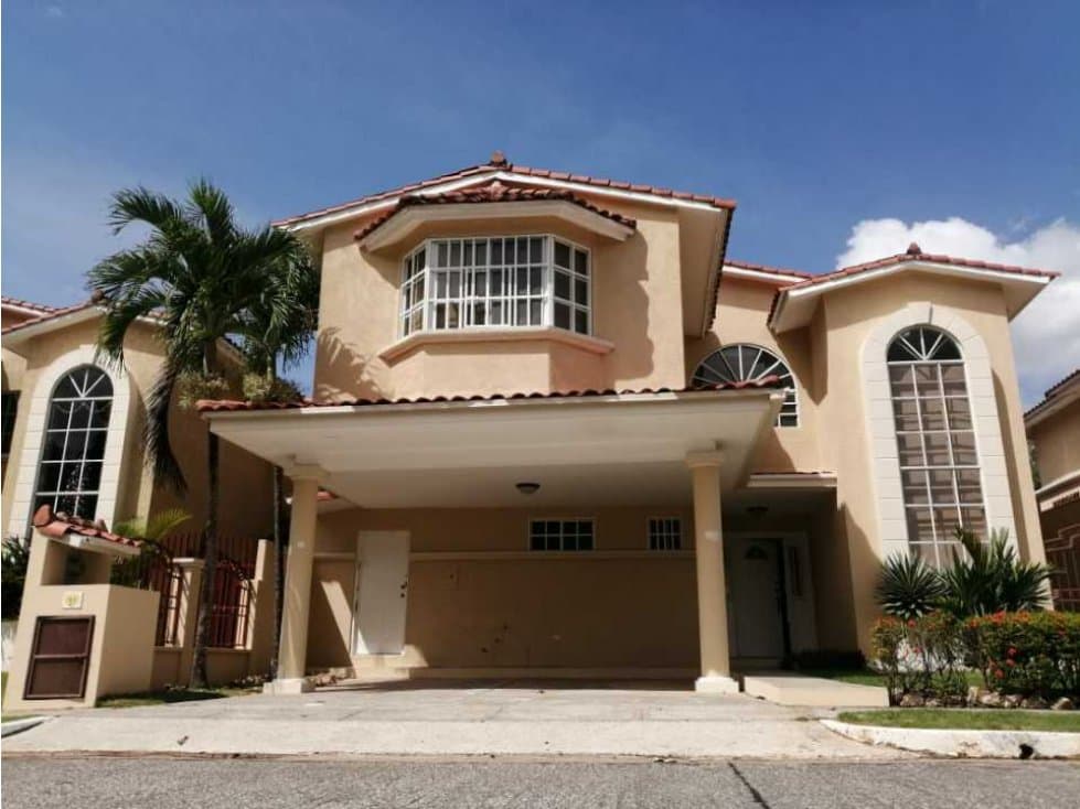 SE ALQUILA AMPLIA CASA EN ALBROOK GARDENS-GRANDE AREA VERDE L/B - 1