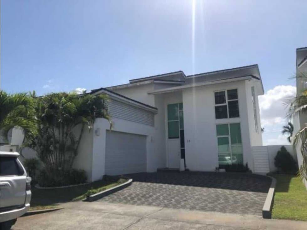 SE VENDE CASA EN PH HORIZONTES EN ALTOS DE PANAMÁ 4 REC AMOBLADO - 1