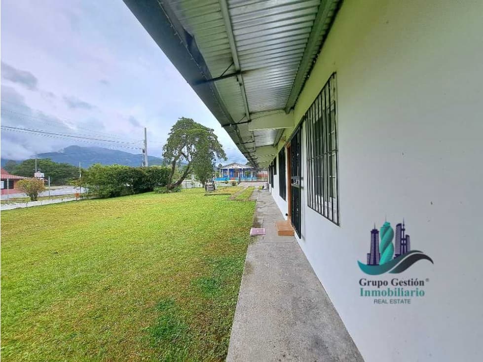 VENDO CASA EN AREA COMERCIAL VOLCAN - 1