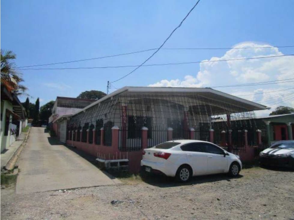 VENDO CASA EN LA CHORRERA BARRIO BALBOA 2R - 1